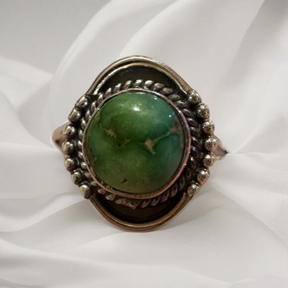 Dainty Sonoran Gold Turquoise Round Ring Size 7 - Picture 1 of 3